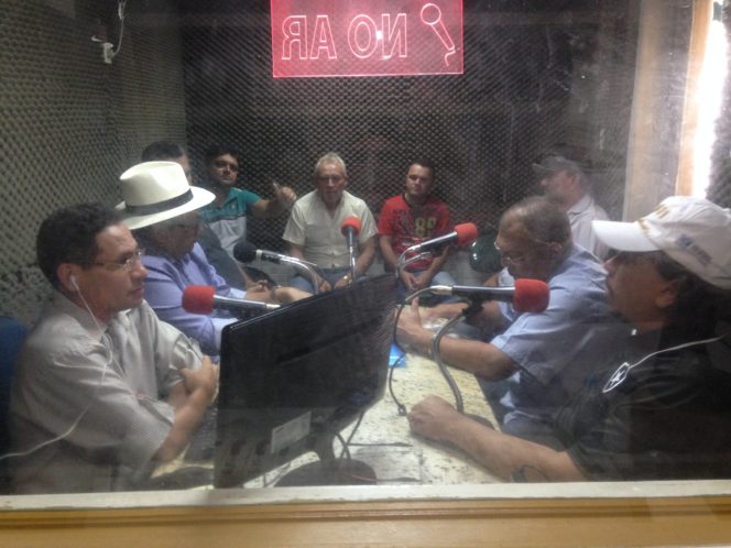 Os estúdios da Rádio Alto Piranhas ficou lotado com a presença dos parlamentares mirins.