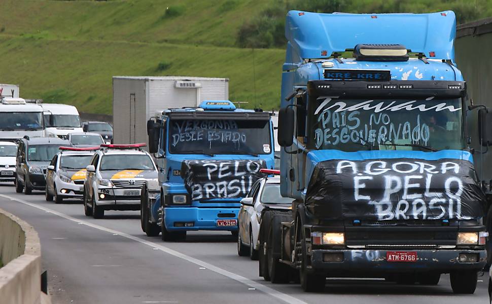 Resultado de imagem para greve dos caminhoneiros